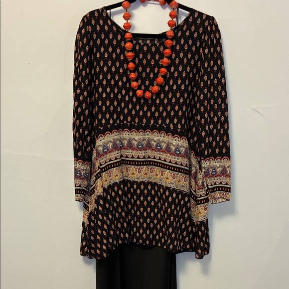 Tops - Black, Red and Cream PaisleyPatterned Women's Top Medium